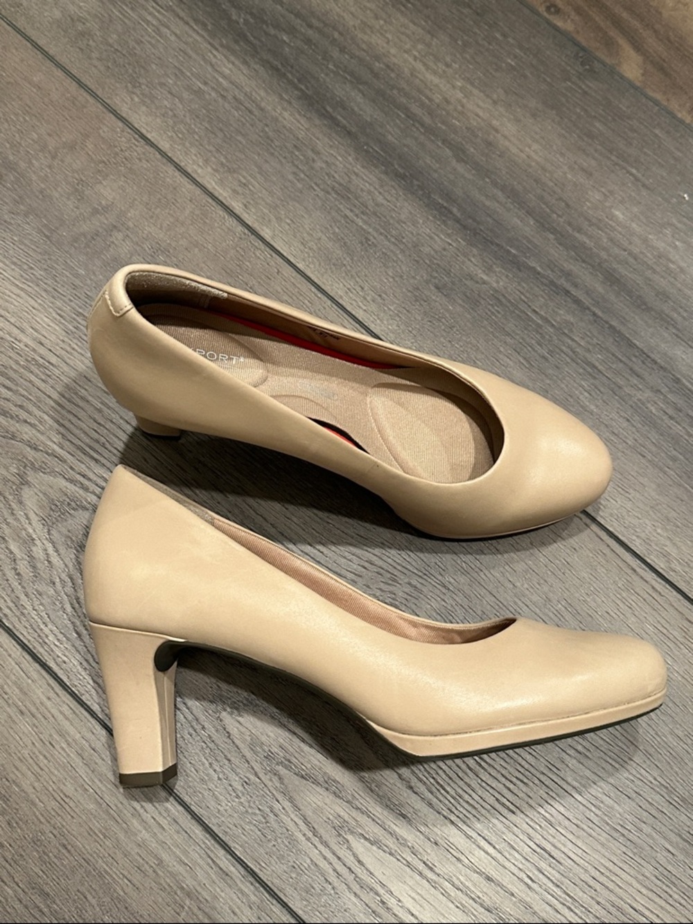 New Rockport Women’s Beige Low Heel Rounded Leather Pumps